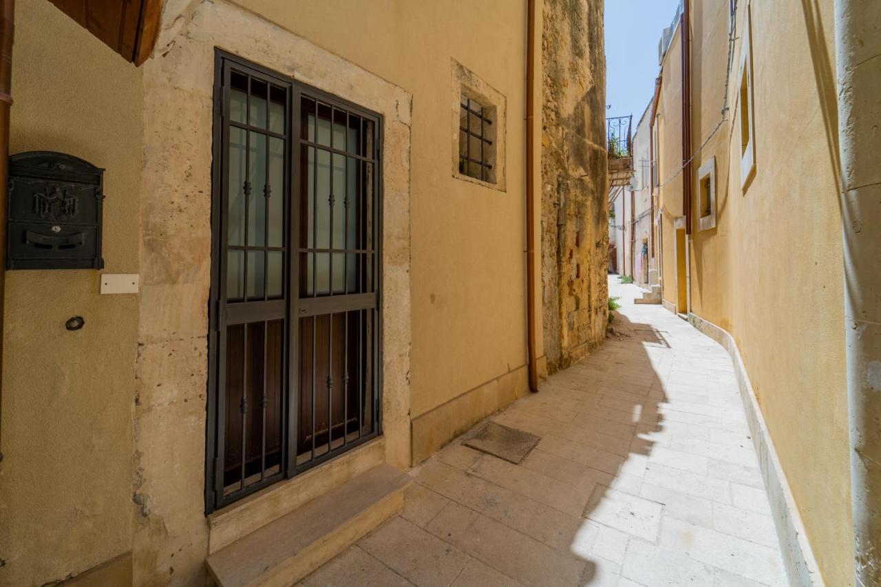 Casa Borbonica Cozy Apartment In Ortigia Ground Floor Сиракуза Екстериор снимка